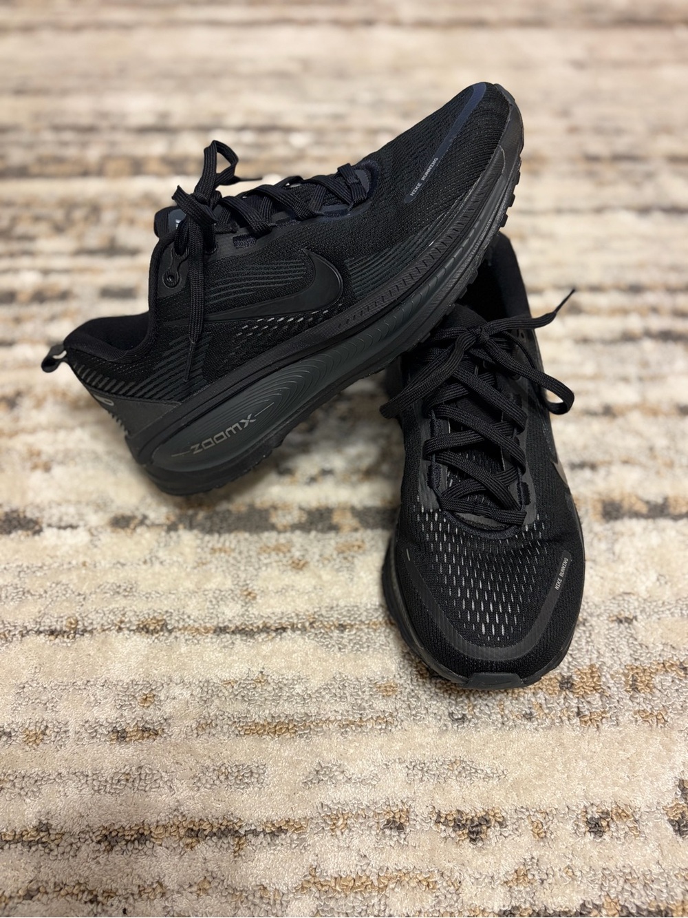 Nike | Men's Black Vomero 18 Running shoes size 7.5